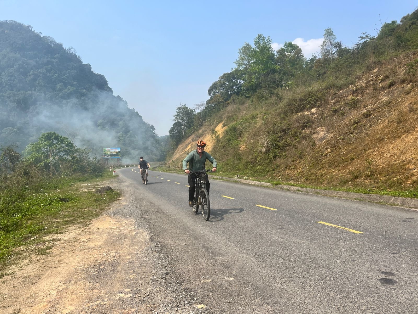 Cao Bang E-Bike Discovery: 6-Day Electric Mountain Bike Tour